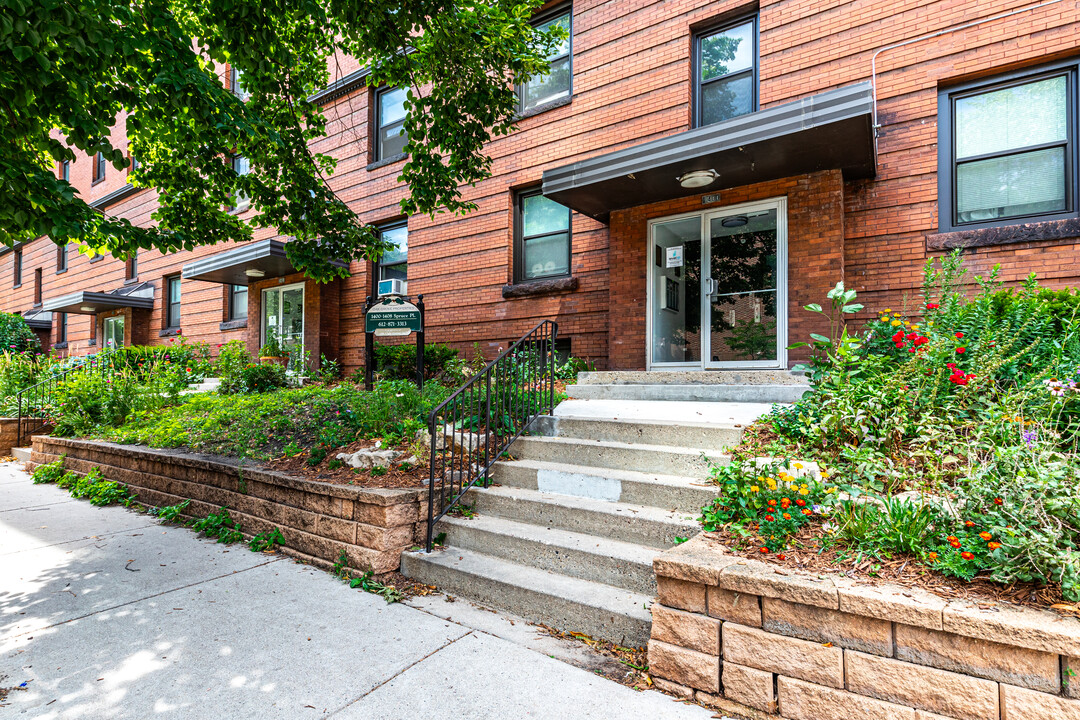 Oak Grove Downtown Apartments in Minneapolis, MN - Foto de edificio