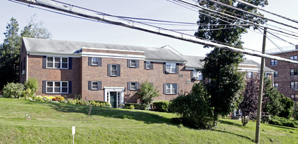 Highland Terrace Cooperative Apartments in Ossining, NY - Foto de edificio - Building Photo