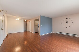 425 Berkshire Dr in Crystal Lake, IL - Building Photo - Building Photo