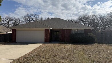 768 Hunter Ct in Azle, TX - Building Photo - Building Photo