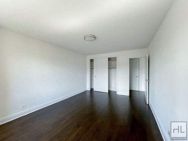 E 16 ST in New York, NY - Building Photo - Building Photo