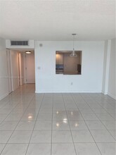 5701 Collins Ave, Unit 1406 in Miami Beach, FL - Building Photo - Building Photo