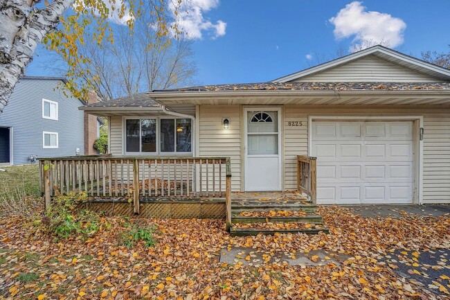 8225 Tamarack Trl