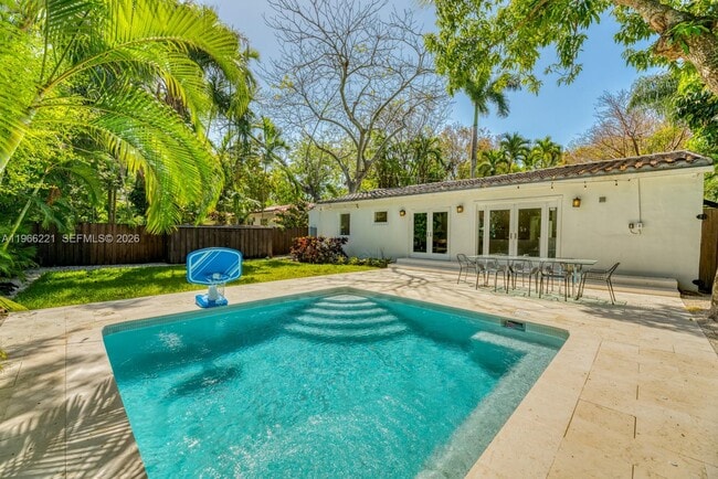 4071 Barbarossa Ave in Miami, FL - Building Photo - Building Photo