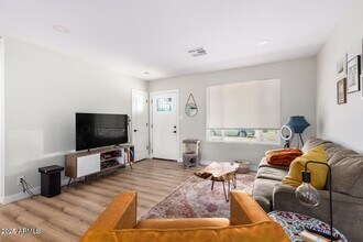 4628 E Monte Vista Rd in Phoenix, AZ - Building Photo - Building Photo