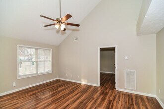 9010 Lomond Dr in Smyrna, TN - Building Photo - Building Photo