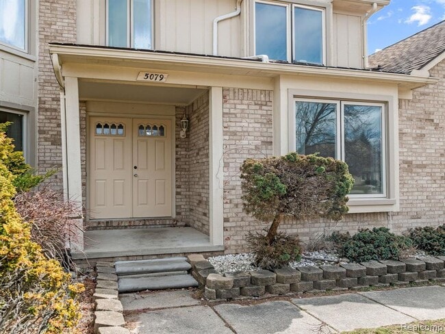 5079 W Pond Cir in West Bloomfield, MI - Building Photo - Building Photo