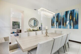 8814 NW 154th Terrace in Miami Lakes, FL - Foto de edificio - Building Photo