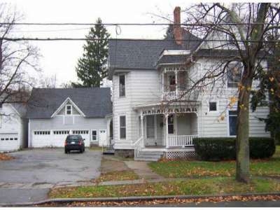 13 Belden Ave in Sodus, NY - Foto de edificio