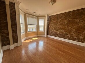 160 Symphony Way in Elgin, IL - Foto de edificio - Building Photo