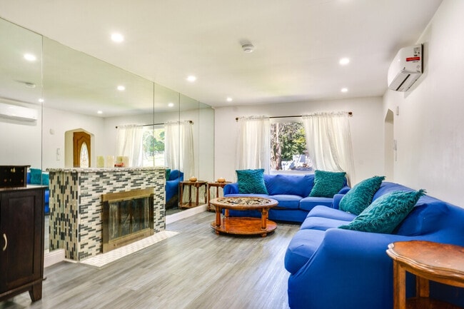 property at 112 Rockwood Pl
