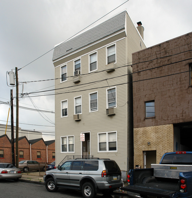 5 Esther St in Newark, NJ - Building Photo - Building Photo