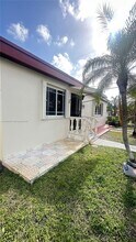990 E 2nd St in Hialeah, FL - Building Photo - Building Photo