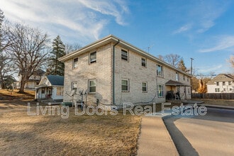 402 W Eldora Ave in Weeping Water, NE - Building Photo - Building Photo