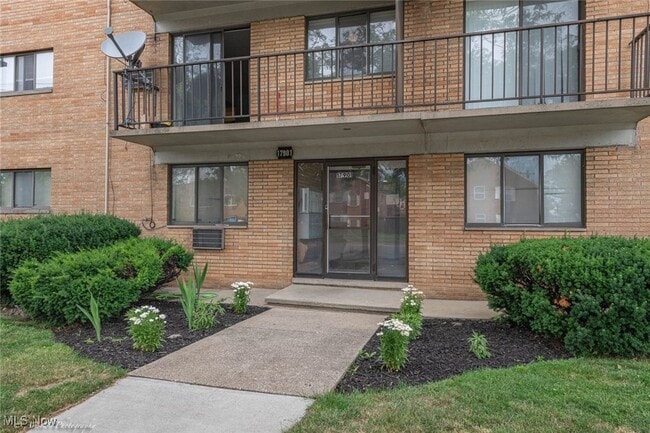 17901 Lakeshore Blvd in Cleveland, OH - Building Photo - Building Photo