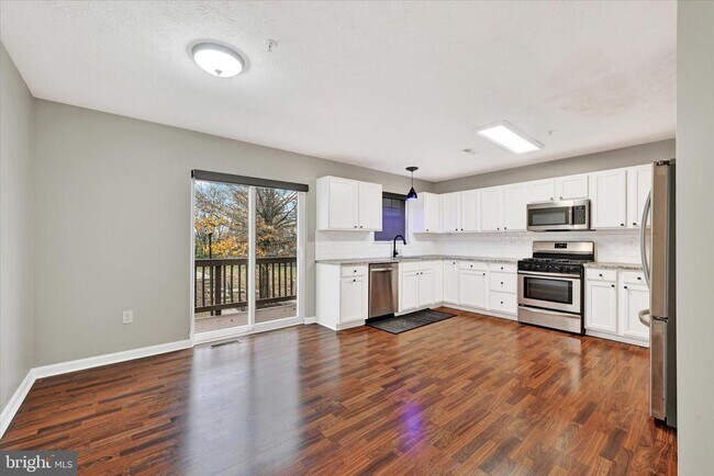 304 Dark Star Way in Glen Burnie, MD - Foto de edificio - Building Photo