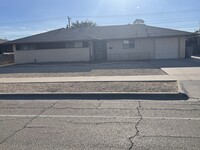 3321 Kirkcaldy St in El Paso, TX - Foto de edificio - Building Photo