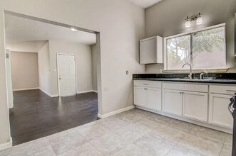 3210 40th St in Sacramento, CA - Building Photo - Building Photo