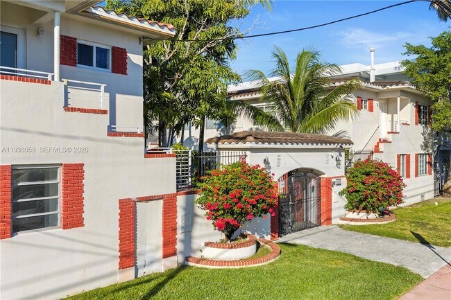 property at 1203 Marseille Dr