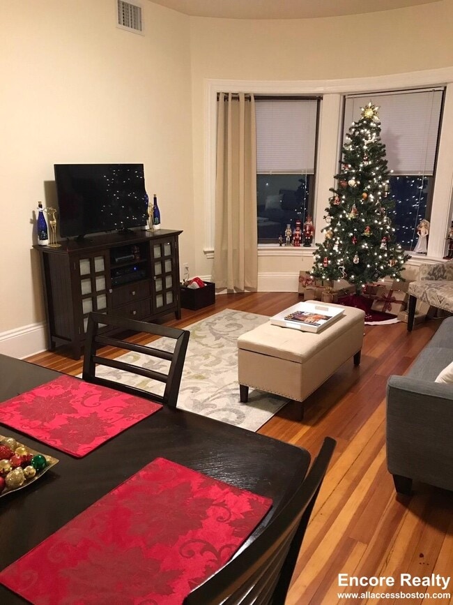 1463 Beacon St, Unit 38 in Brookline, MA - Foto de edificio - Building Photo