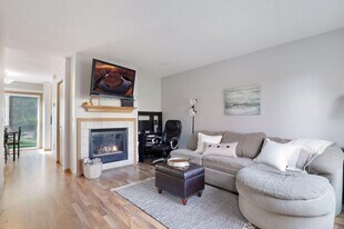 15577 Flight Way in Apple Valley, MN - Building Photo
