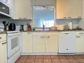 3551 NE 169th St in Aventura, FL - Building Photo - Building Photo