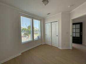 972 Desirade Ave E in Venice, FL - Building Photo - Building Photo