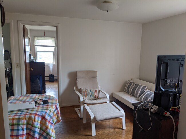 927 E State St, Unit 2R in Ithaca, NY - Building Photo - Building Photo