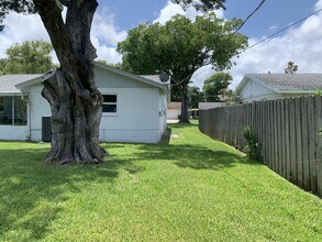 2247 Green St in South Daytona, FL - Building Photo - Building Photo