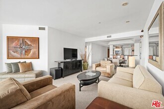 130 Ocean Park Blvd in Santa Monica, CA - Building Photo - Building Photo