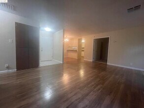 2400 Sunny Ln in Antioch, CA - Foto de edificio - Building Photo