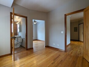 3256 N Clifton Ave, Unit 1 in Chicago, IL - Foto de edificio - Building Photo
