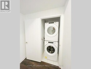 251 Manitoba St in Toronto, ON - Building Photo - Building Photo