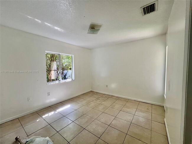 937 SW 8th Pl in Homestead, FL - Building Photo - Building Photo