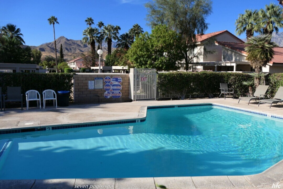 6065 Montecito Dr in Palm Springs, CA - Building Photo