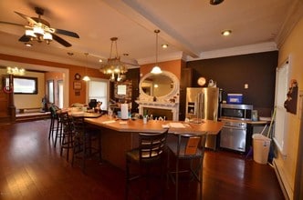 109 E Washington St in Greenville, MI - Building Photo - Interior Photo