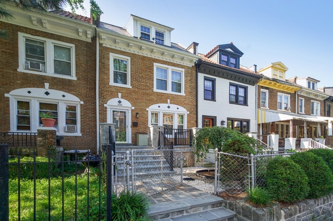 property at 1452 Spring Rd NW