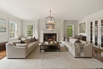 4 Cherry Blossom Ln in Greenwich, CT - Building Photo - Building Photo