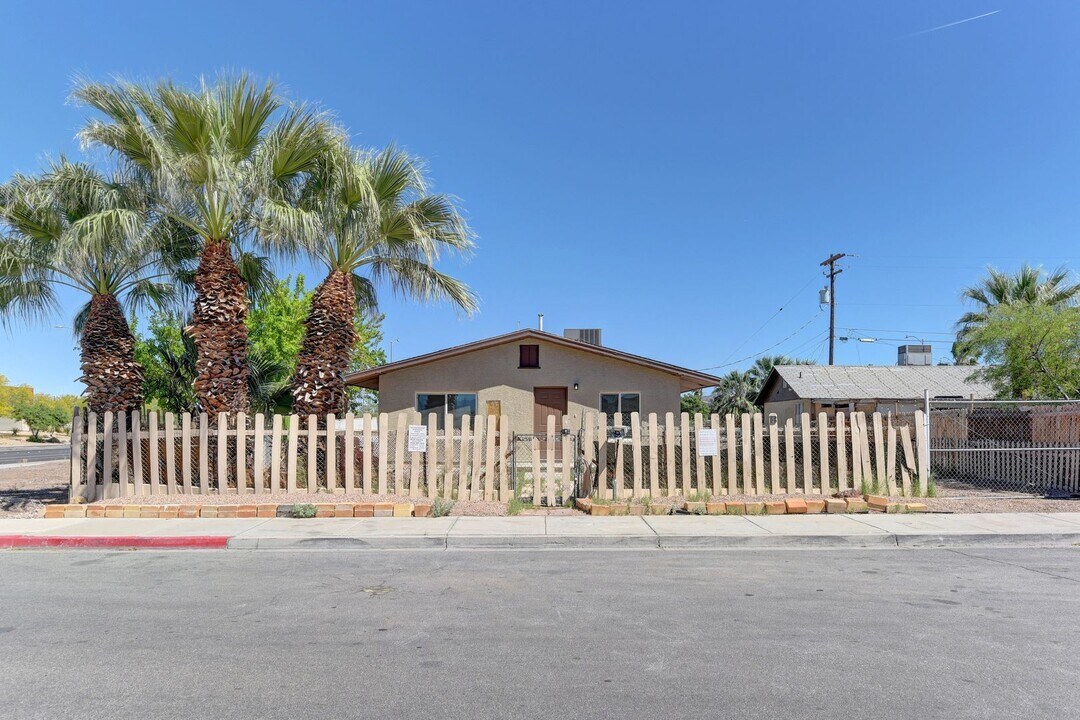 1940 Merze Ave in Henderson, NV - Foto de edificio