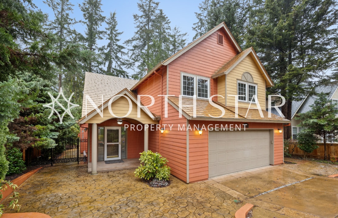4466 Galewood St in Lake Oswego, OR - Building Photo