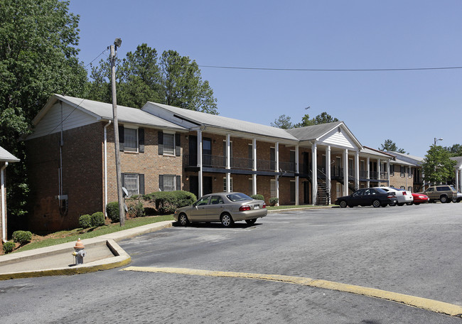 Garden Court Apartments in East Point, GA - Building Photo - Building Photo