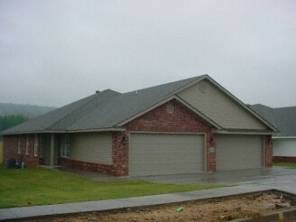 2001 Plum Creek Ln in Alma, AR - Building Photo