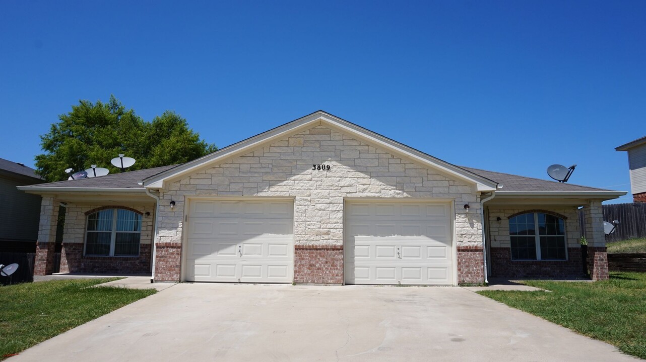 3809 Edgefield St-Unit -Apt B in Killeen, TX - Building Photo