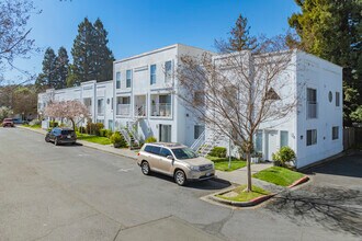 Napa Creek Terrace in Napa, CA - Foto de edificio - Building Photo