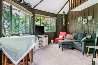 325 Poplar Hill Ln in Bristol, TN - Building Photo - Building Photo