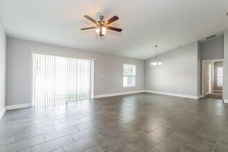 105 Pompei Dr in Poinciana, FL - Building Photo - Building Photo