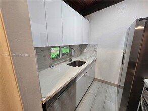 227 SE 1st St in Dania Beach, FL - Building Photo - Building Photo