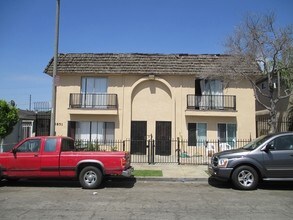 1851 Chestnut Ave in Long Beach, CA - Building Photo - Building Photo