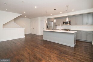 1022 S 2nd St in Philadelphia, PA - Building Photo