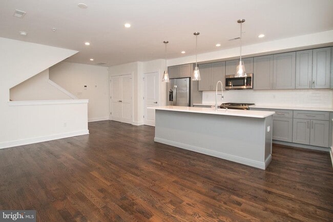property at 1022 S 2nd St